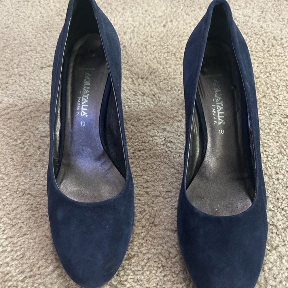 NWOT Aquatalia Marvin K Blue Suede Heels Elegant and Stylish
